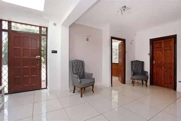 Woldingham Village Detached House: 5 Beds, 3 Baths, Large Gardens