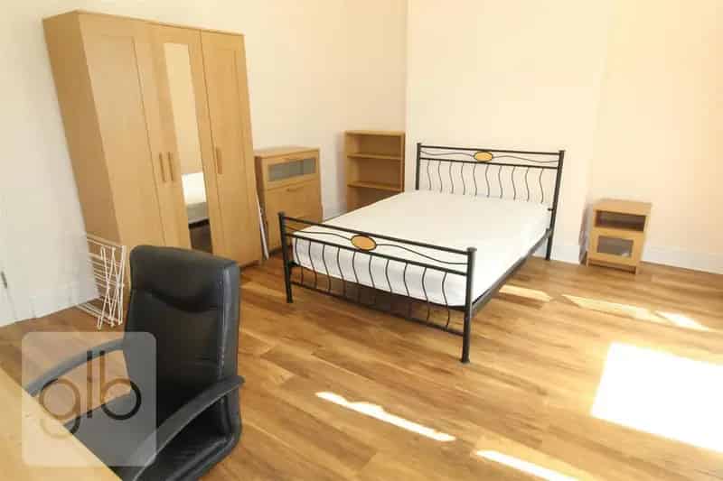 6 Bedroom House Share Single Room Available