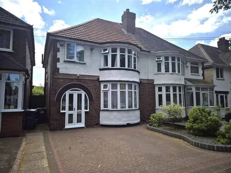 3 Bedroom Semi-Detached House For Sale Yardley