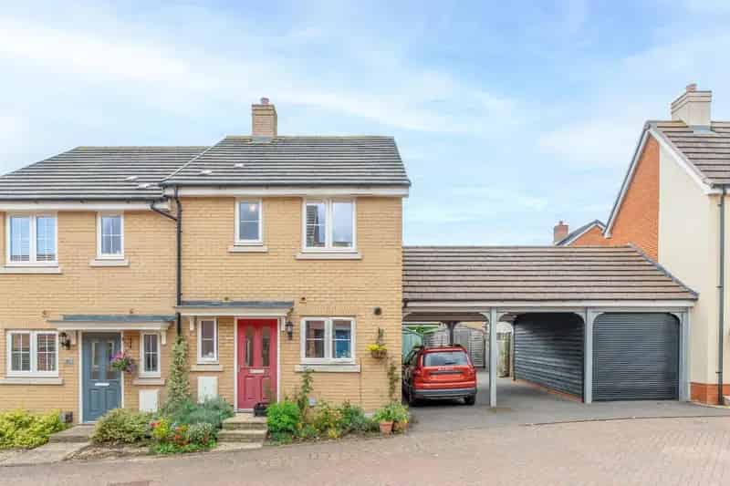 3 Bedroom House for Sale Leighton Buzzard - Modern Home Near Train Station
