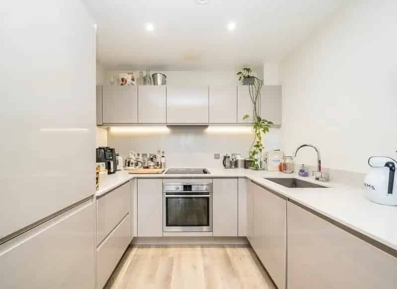 One Double Bedroom Flat near Maltby Street Market