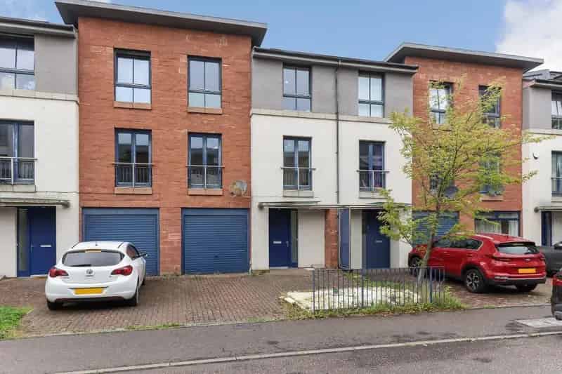 4 Bedroom Townhouse For Sale