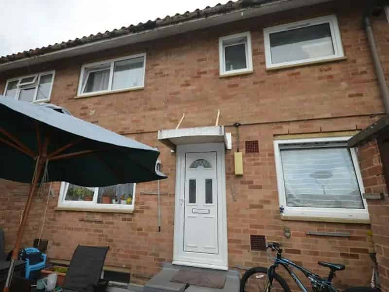 Three Bedroom Maisonette Near Town Centre