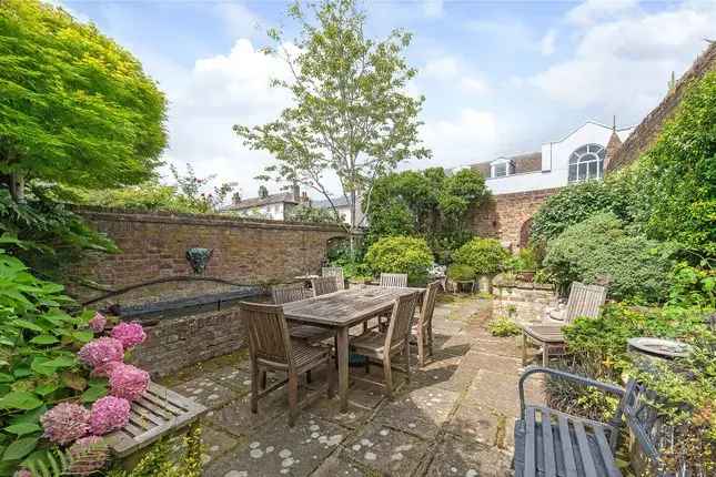 Detached House for Sale in Wimbledon Village