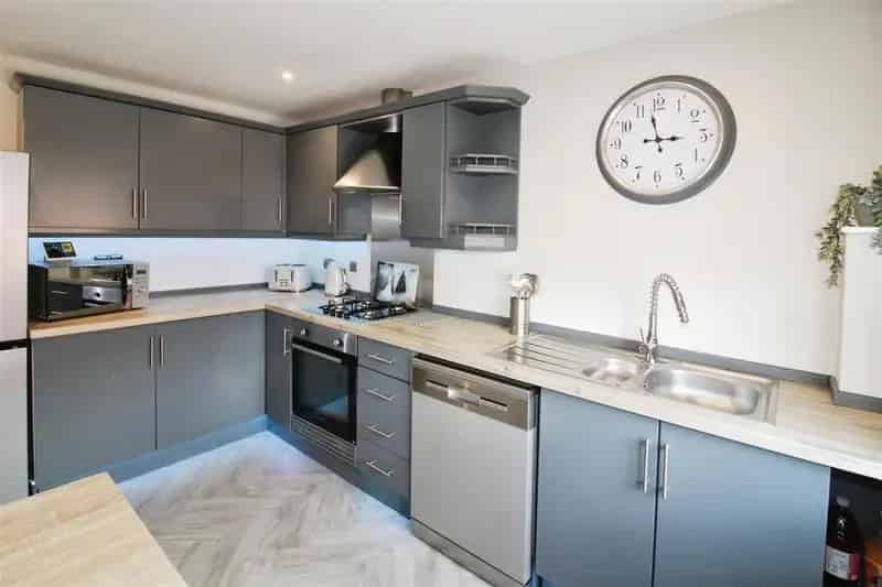 3 Bedroom End Terrace House for Sale
