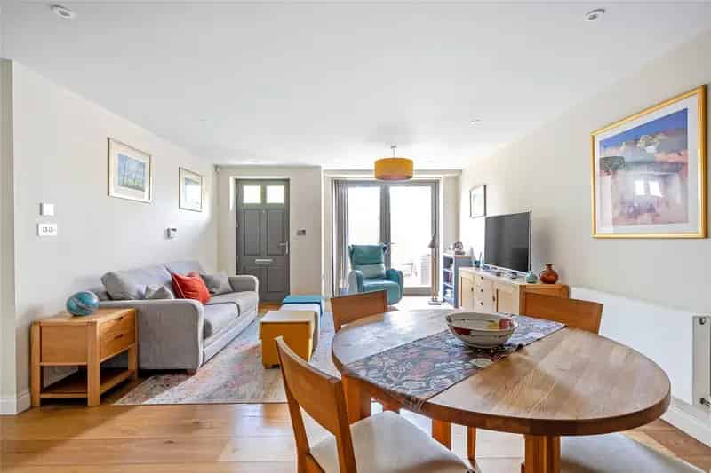 1 Bedroom Flat for Sale Bath Stone Charm Contemporary Style