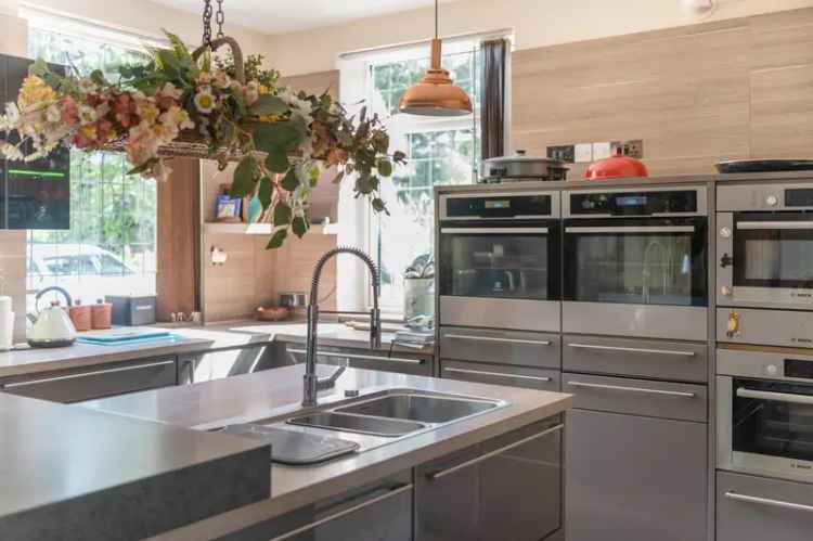 8 Bedroom Detached House for Sale Victoria Avenue Brandon