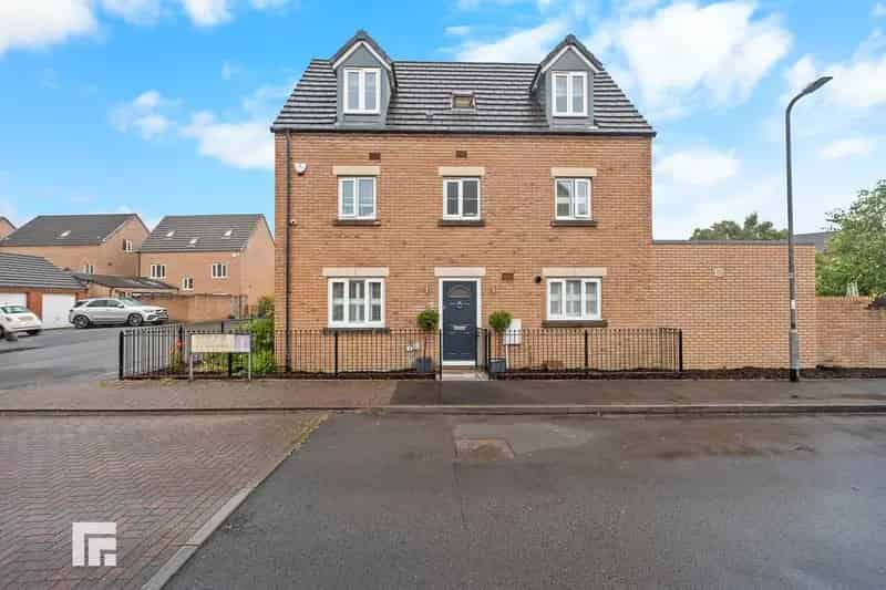 5 Bedroom Detached House for Sale in Radyr, Cardiff