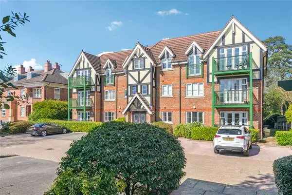 Spacious 3-Bed Ground Floor Apartment Northwood Share of Freehold