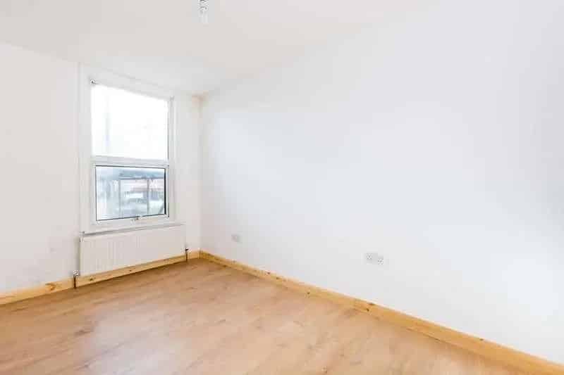 2 Bed Period Conversion Flat for Sale