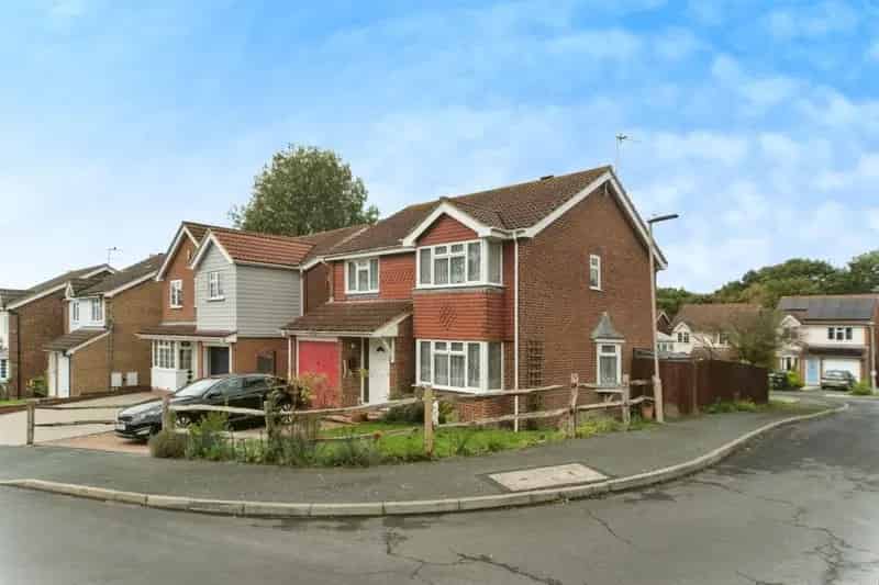 Four Bedroom Detached House Eastbourne