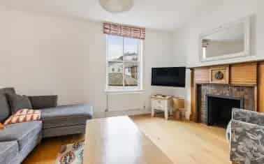 Dartmouth 2-Bedroom Maisonette with Retail Unit