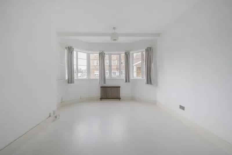 Two Bedroom First Floor Flat 560 Sq Ft Chain Free