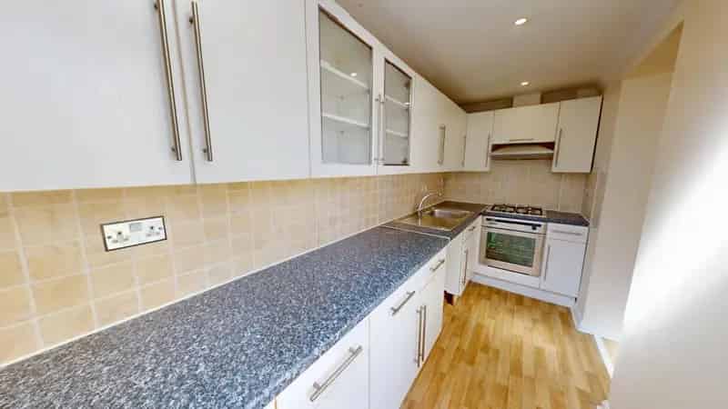 2 Bedroom Terraced House Near Preston Park