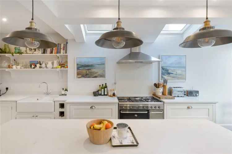 4 Bedroom House in London Near Tooting Underground