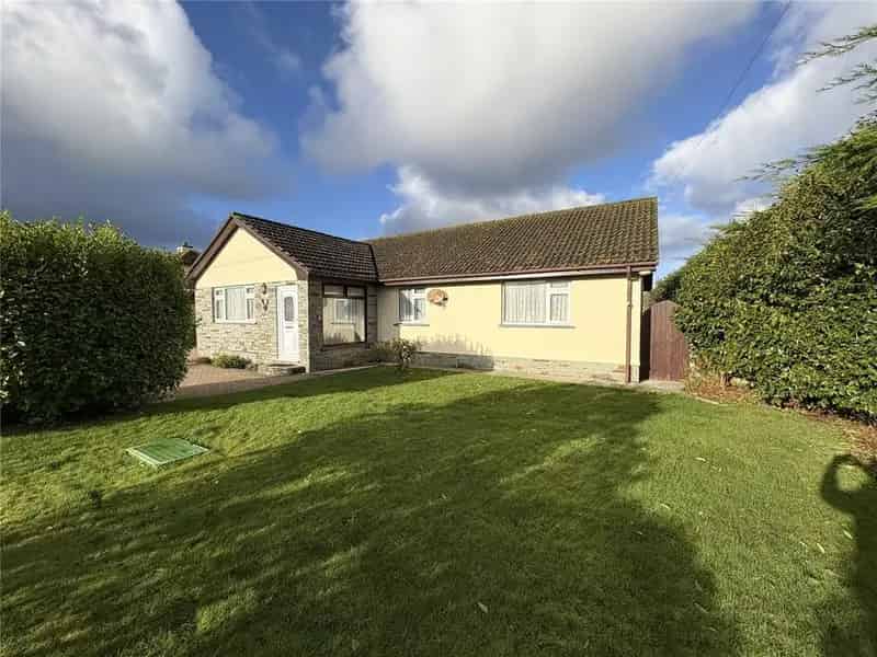3 Bedroom Bungalow For Sale