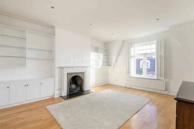 3 Bedroom Penthouse Apartment South Hampstead 1224 SQ FT
