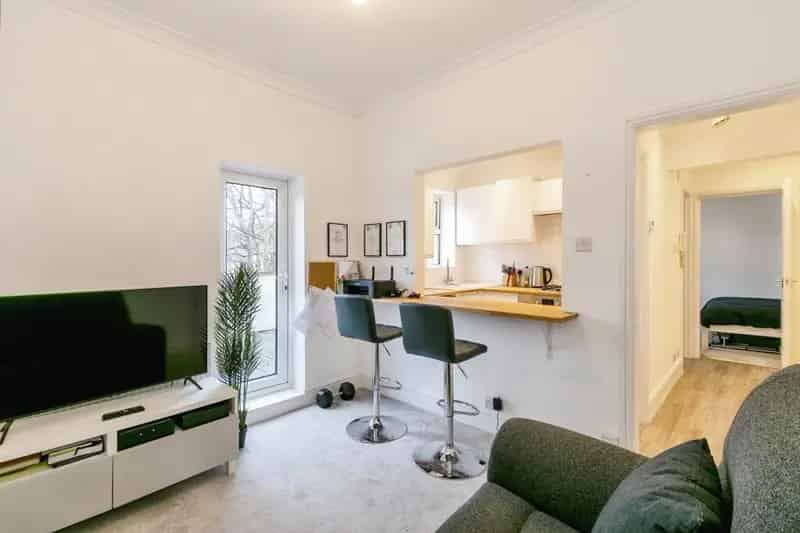 1 Bedroom Furnished Flat Near Westbourne Centre Zero Deposit Available