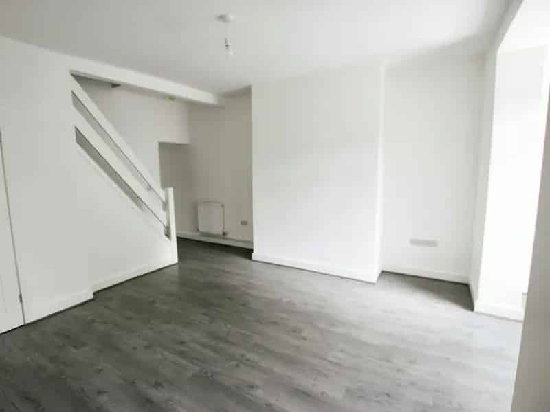 3 Bed Terrace House Blackbrook New Kitchen Bathroom