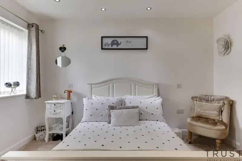 4 Bedroom Detached House for Sale in Birkenshaw, Near Leeds