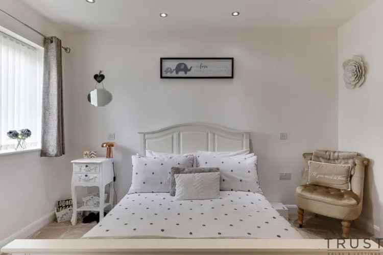 4 Bedroom Detached House for Sale in Birkenshaw, Near Leeds