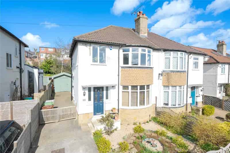 Three Bedroom House with Garden Room and Open Plan Kitchen