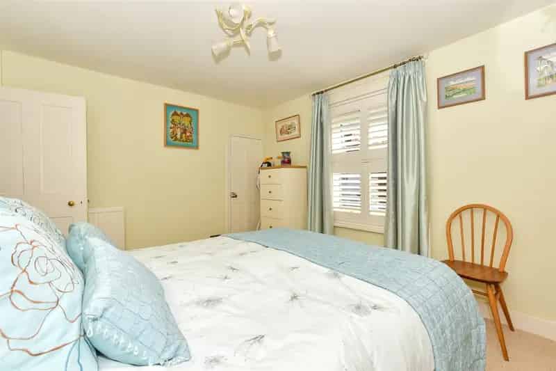 4 Bedroom Detached House For Sale in Picturesque Village