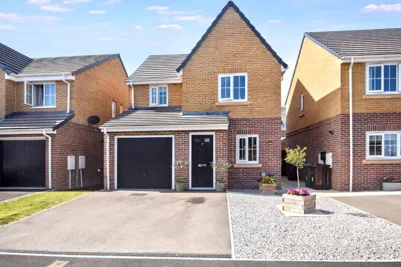Three Bedroom Detached House in WF2 - Modern, Landscaped Garden