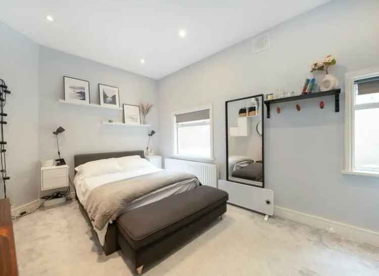 Flat For Sale in West End Lane, London, England