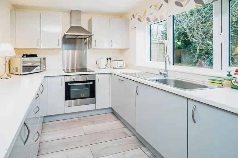4-Bed Modern House with Planning Permission for Extension Near Crossrail