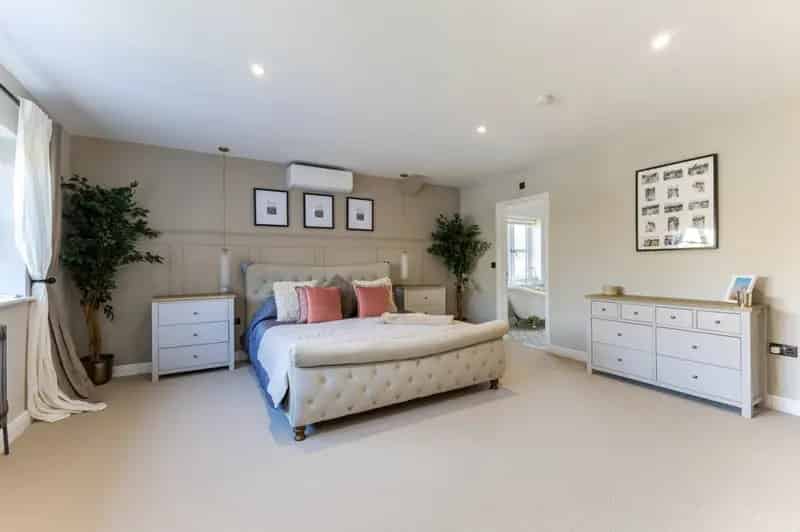 7 Bedroom Detached House with Annexe and 4 Acres of Grounds