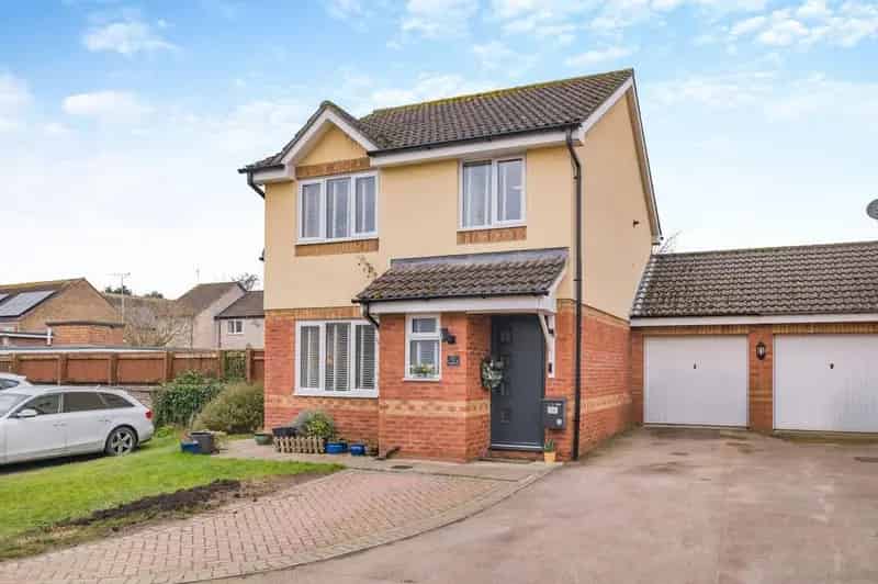 3 Bedroom Link Detached House for Sale