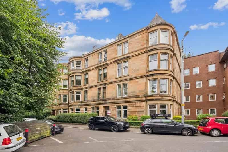 2 Bedroom Flat for Sale in Shawlands