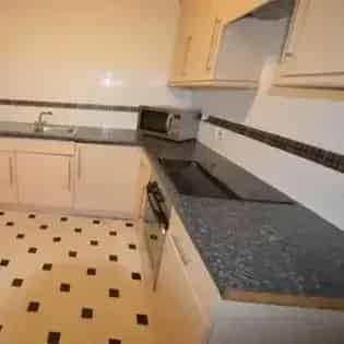2 Bed Apartment Hulme Manchester - Balcony & Parking