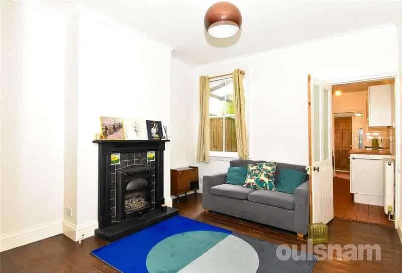 2 bed house for sale