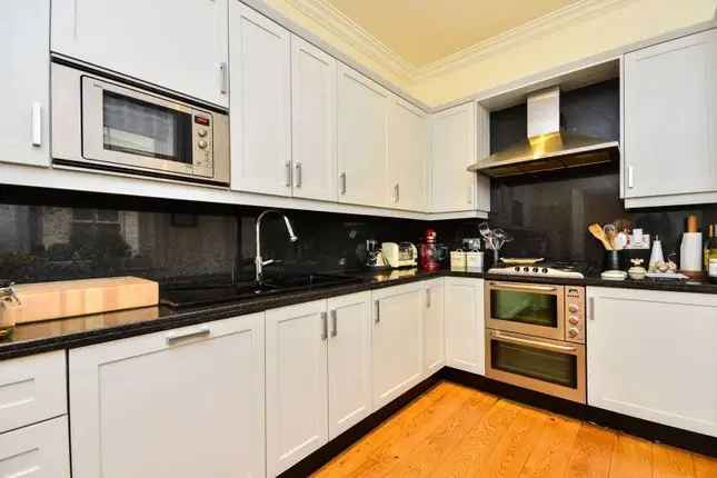 Two Bedroom Flat to Rent Courtfield Gardens South Kensington SW5