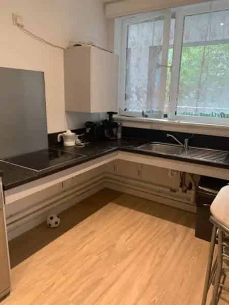 Spacious City View Apartment Near Elephant Castle - Swap for North London Property