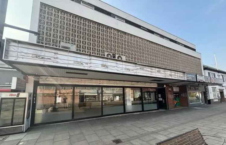 Large Restaurant to Let Coulsdon Town Centre 2540 sq ft