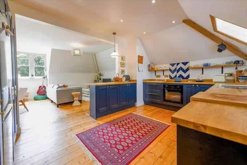 2 Bed Flat for Sale in Pluckley, Kent - Spacious Apartment with Garage