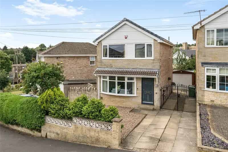 Three Bedroom Detached House in Farsley