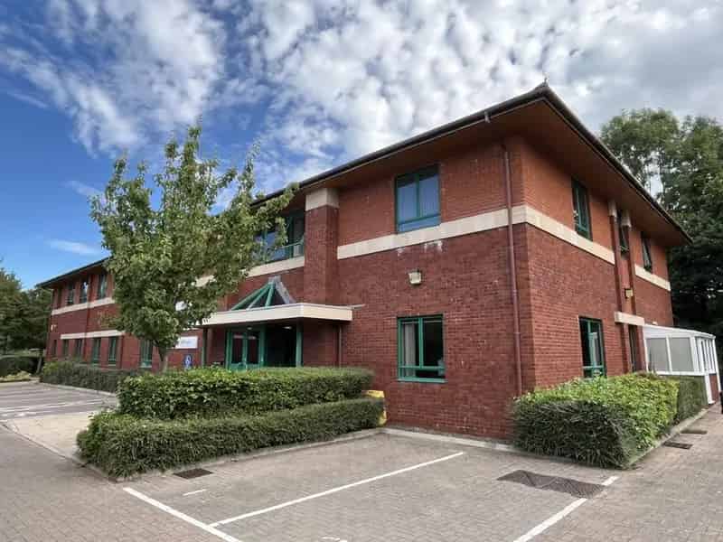 1714 sq ft Office Suite To Let 8 Parking Spaces
