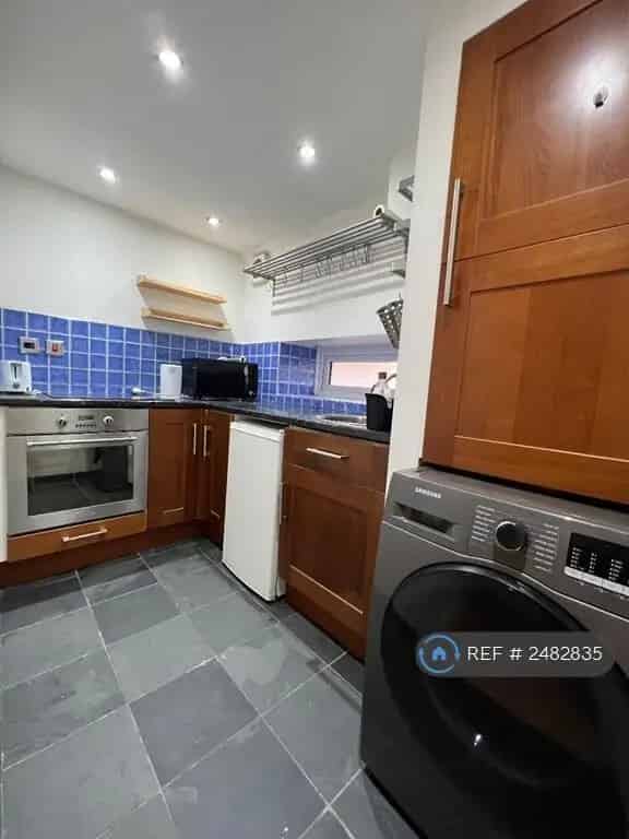 Studio Flat near Clifton Triangle - Professionals Students