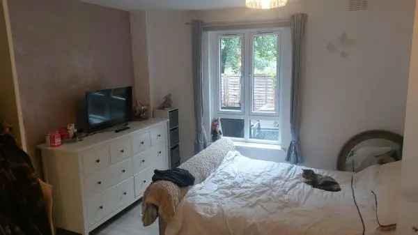 Flat For Rent in East Lindsey, England