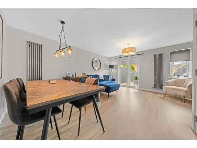 4 Bedroom Terraced House for Sale Near Train Station