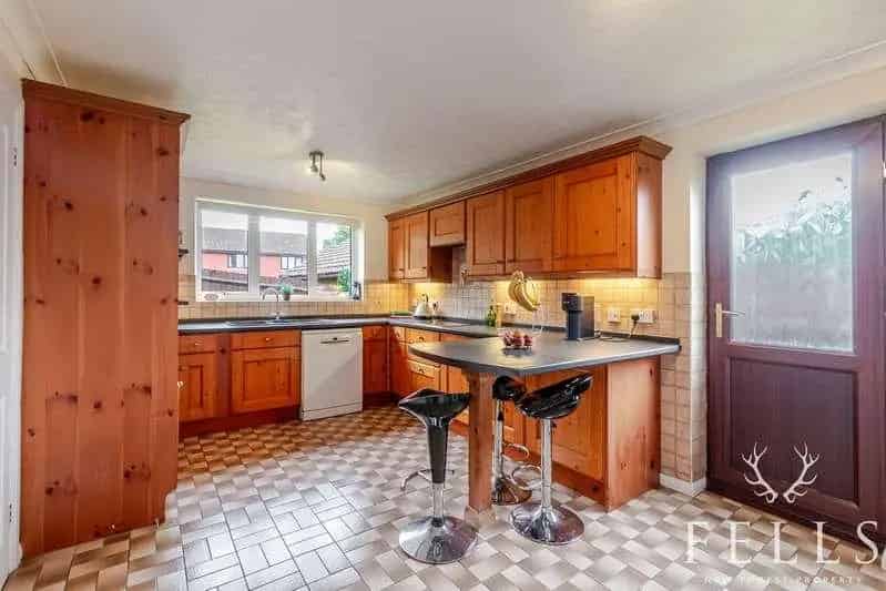 4 Bed Family Home For Sale Large Garden Double Garage