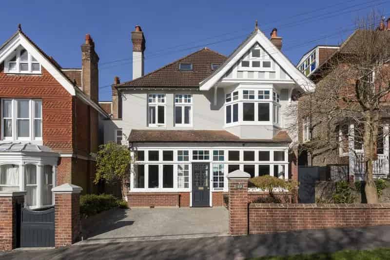 6 Bedroom Detached House with Coach House For Sale