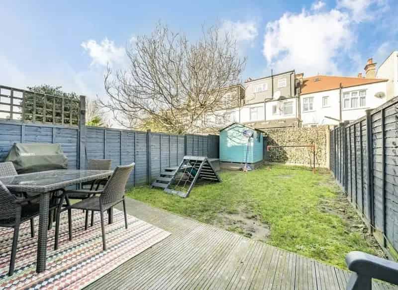 Four Bedroom Family Home Glencairn Road