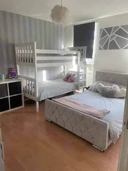 2 Bedroom Maisonette Near Canary Wharf and Westfield Stratford