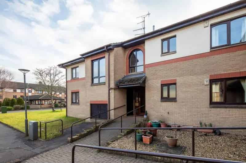 1 Bedroom Retirement Flat for Sale in Netherlee