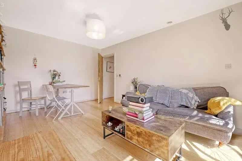2 Bed Canal-Side Flat near Victoria Park